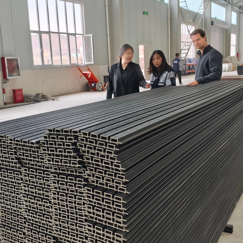 Wholesale Capped Composite Decking for Contractors at Factory Pric Wholesale Capped Composite Decking for Contractors at Factory Pric