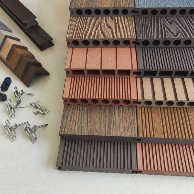 What is the Difference Between First-Generation Plastic Wood Flooring and Second-Generation Plastic Wood Flooring?